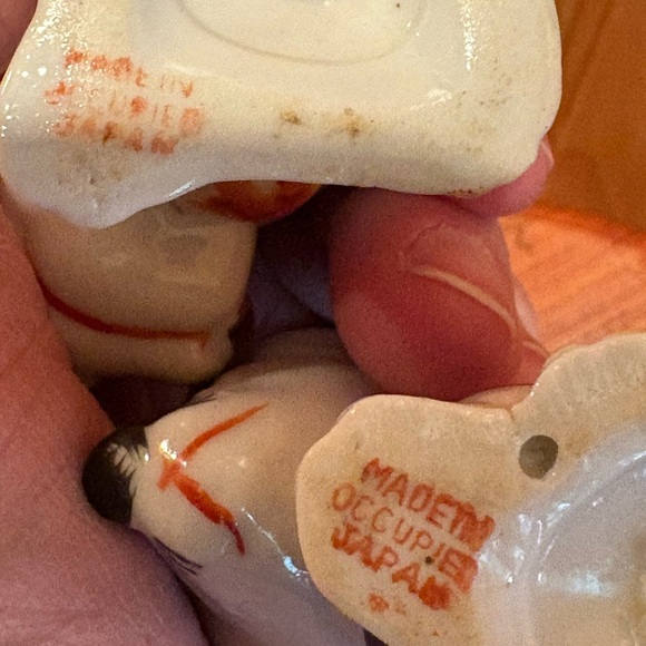 Vintage Dog Salt and Pepper Shakers made in Occupied Japan - Picture 6 of 10